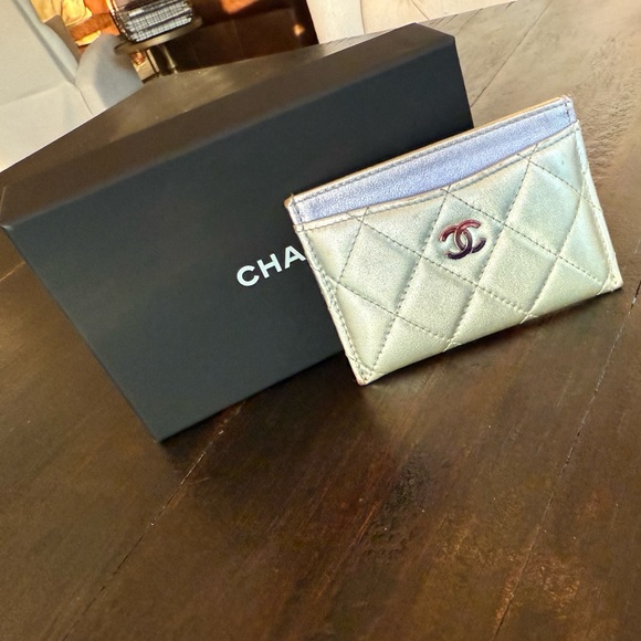 Chanel Iridescent Card Holder in Lambskin - Picture 1 of 10